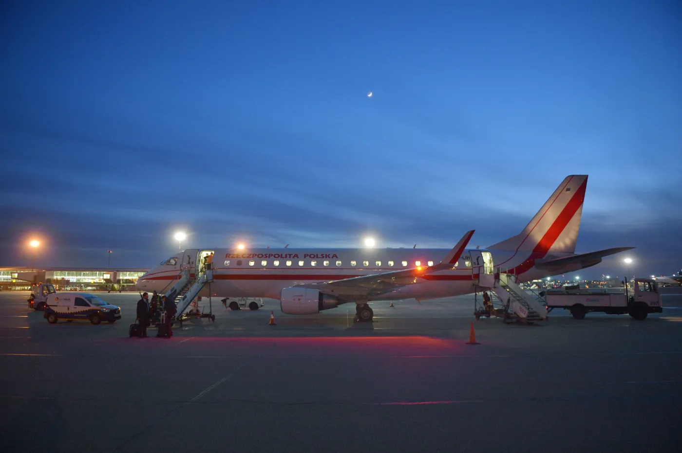 Na wynajem embraerów dla VIP-ów wydajemy tyle, ile zapłacilibyśmy, kupując je