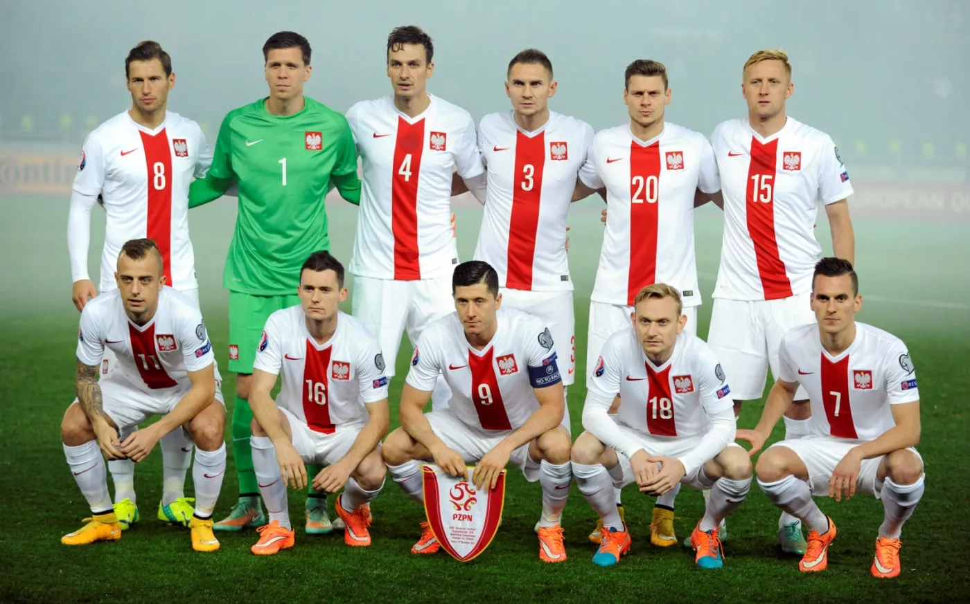 7067381-pilkarze-reprezentacji-polski.jpg