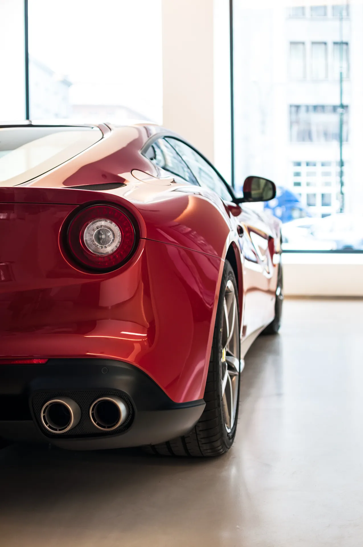 Nowy salon Ferrari już w Warszawie. Zobacz, niesamowite cuda warte miliony. FOTO