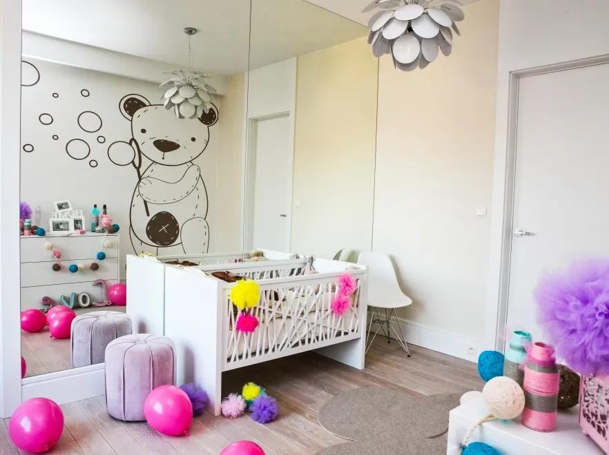 Drobiazgi, które tworzą klimat: bajkowe aranżacje pokoju dla malucha