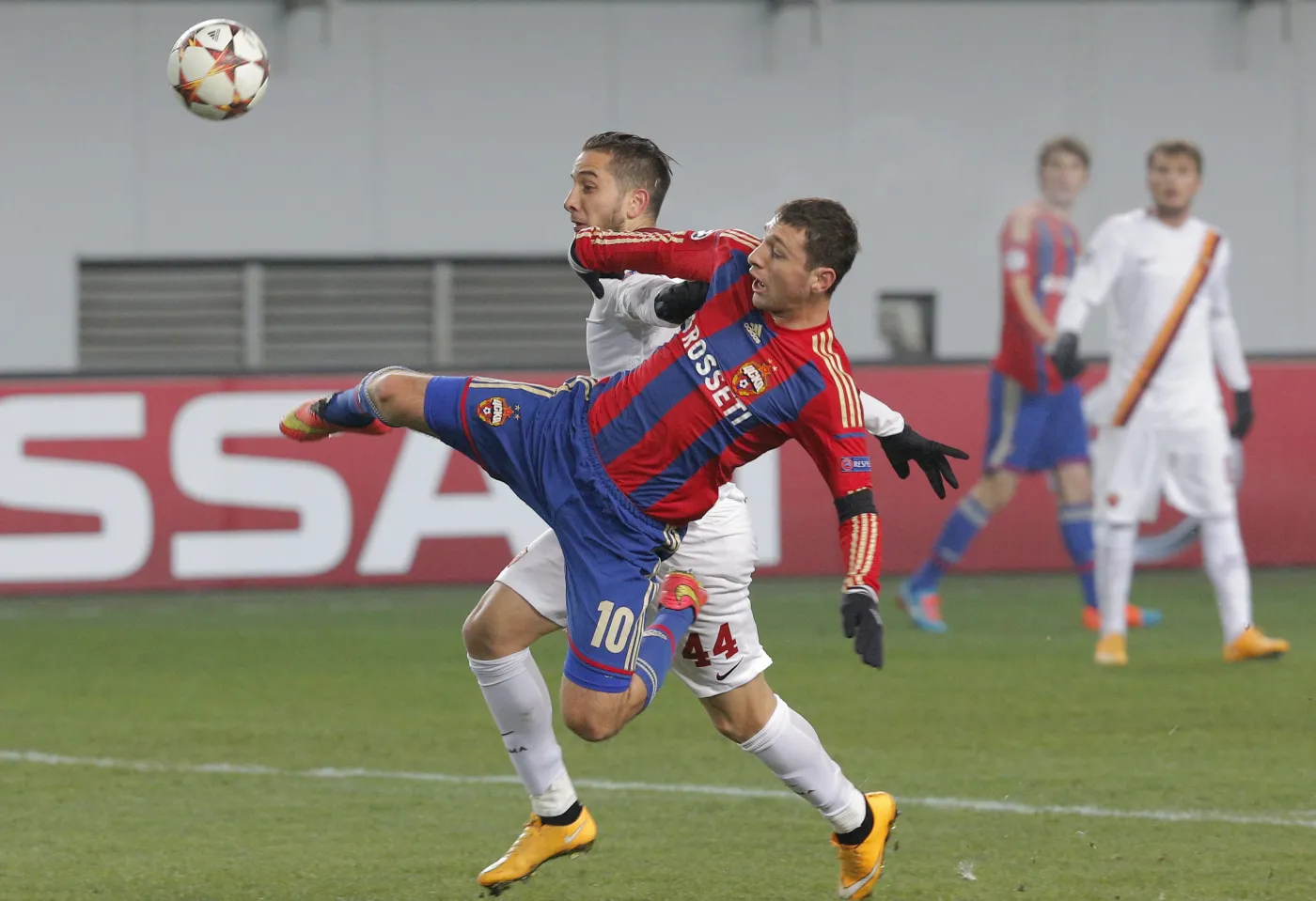 Kostas Manolas i Alan Dzagoev