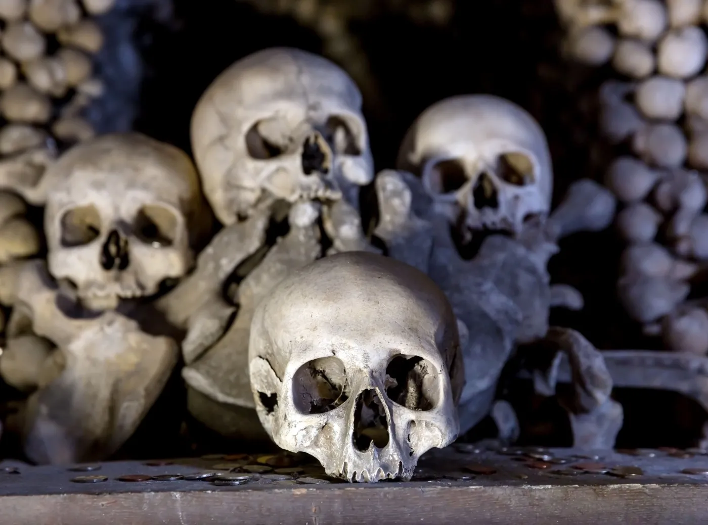 Nauczycielka zamknęła dzieci w grobowej krypcie. Nie odpowie za swój czyn