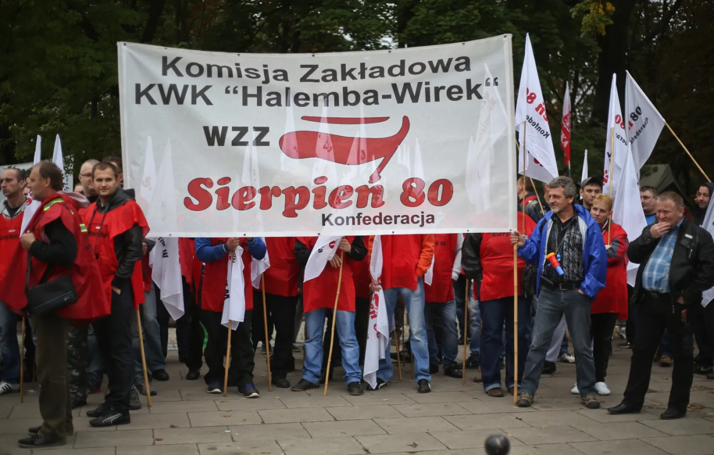 6881832-protest-gornikow-w-warszawie.jpg