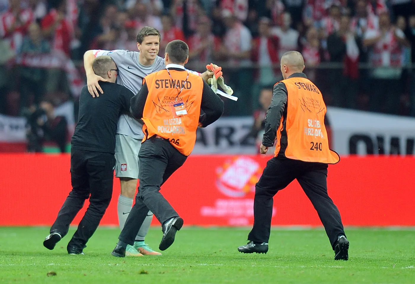 Szczęsny nie tylko zatrzymał Niemców. Ratował też kibica przed ochroniarzami