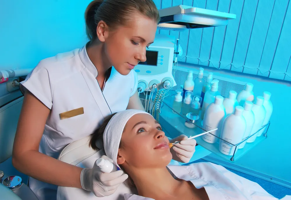 O czym należy pamiętać, decydując się na zabiegi kosmetyczne z retinolem?