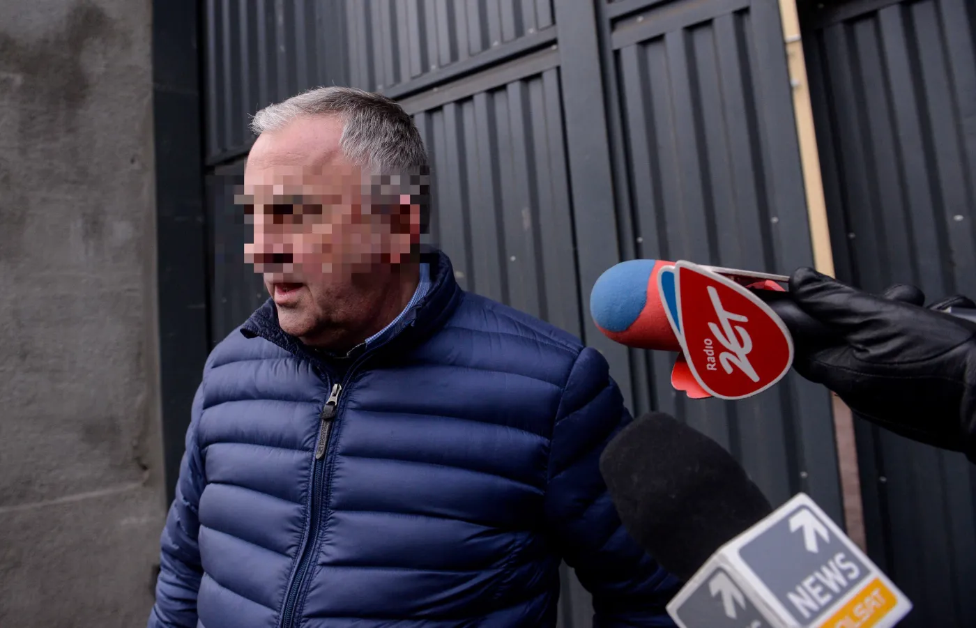 Były prezes Polskiego Związku Piłki Siatkowej Mirosław P., opuszcza mury aresztu śledczego na Rakowieckiej w Warszawie