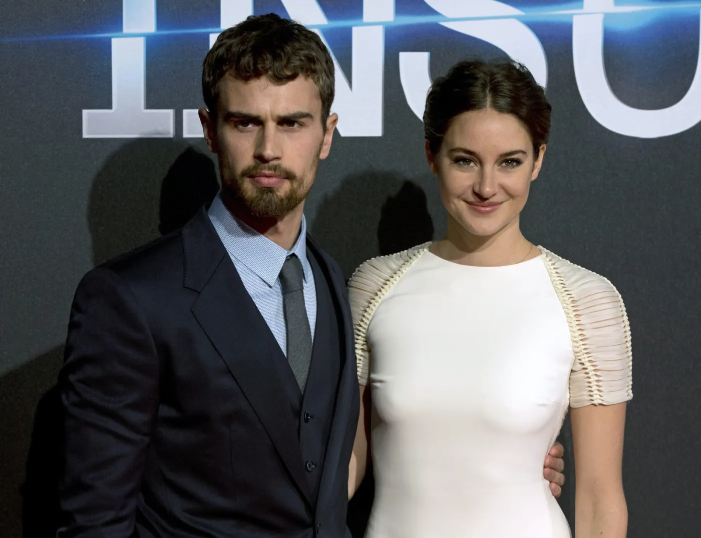 7530006-shailene-woodley-i-theo-james.jpg