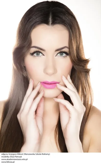 7585207-modny-makijaz-dla-brunetki-na.jpg