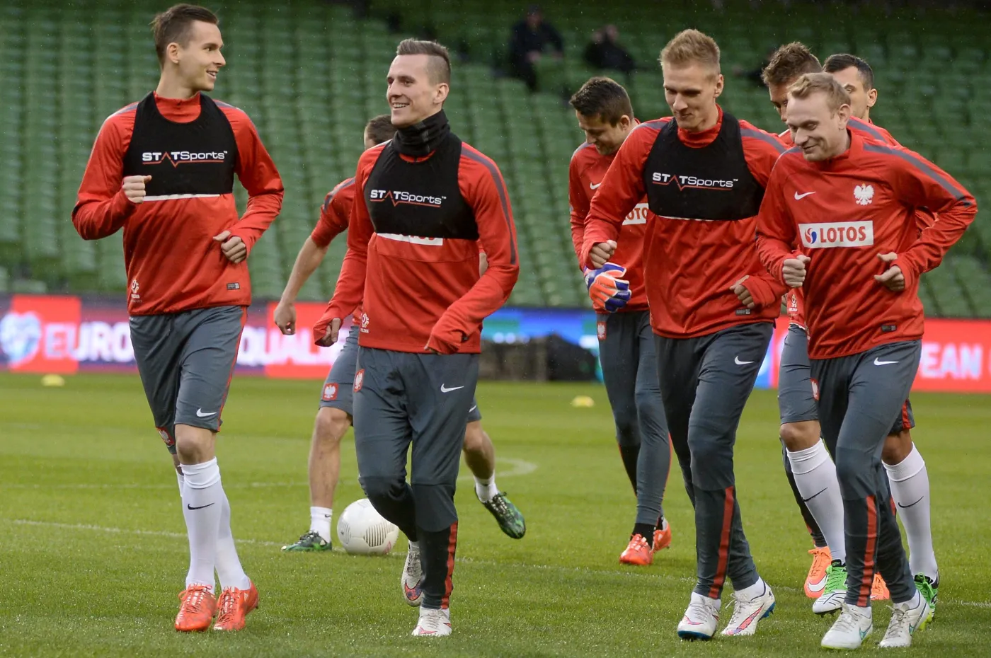 Piłkarze reprezentacji Polski podczas treningu kadry w Dublinie, 28 bm. Od lewej: Paweł Olkowski, Arkadiusz Milik, Łukasz Teodorczyk i Sebastian Mila