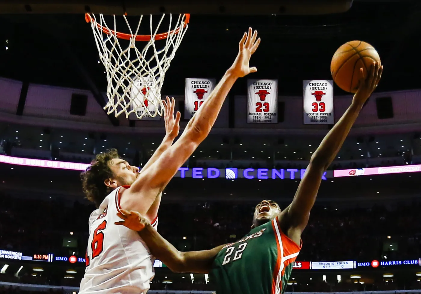 Khris Middleton i Pau Gasol