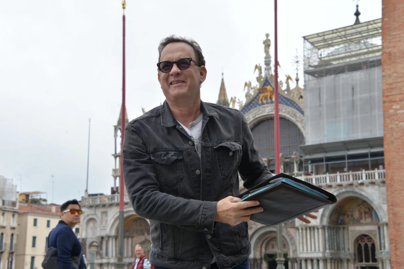 7706658-tom-hanks-na-planie-inferno.jpg