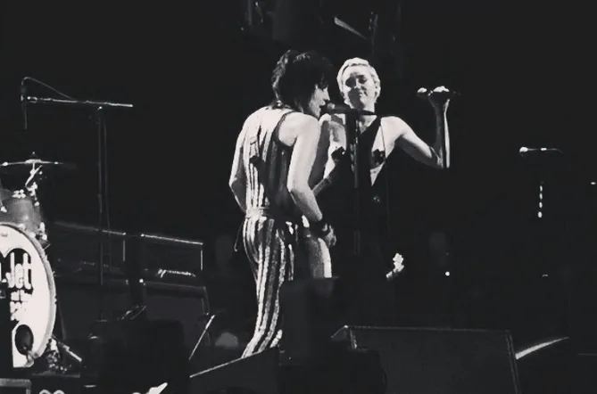 Miley Cyrus gra z Joan Jett