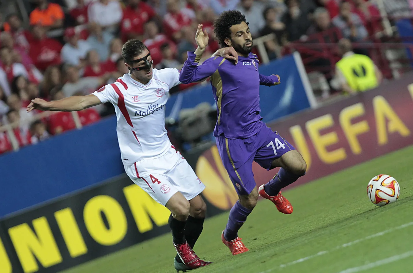 Grzegorz Krychowiak (w masce)