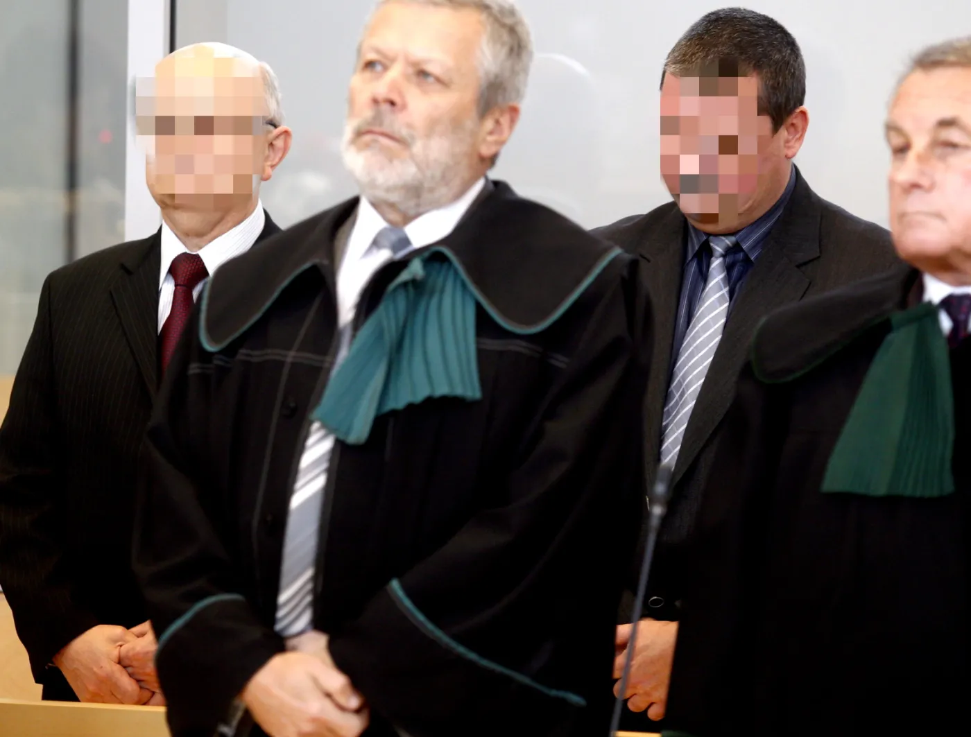 Oskarżeni: były dyrektor KWK "Halemba" Kazimierz D. (L) i były szef Działu Wentylacji KWK "Halemba" Marek Z. (2P) podczas ogłaszania wyroku w sprawie katastrofy w rudzkiej kopalni "Halemba" w Sądzie Okręgowym w Gliwicach