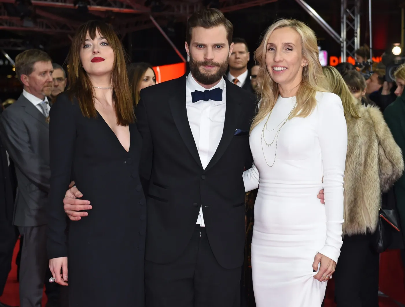7414815-dakota-johnson-jamie-dornan-i.jpg