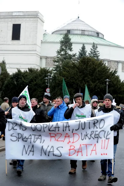 7445415-rolniczy-protest-w-warszawie.jpg