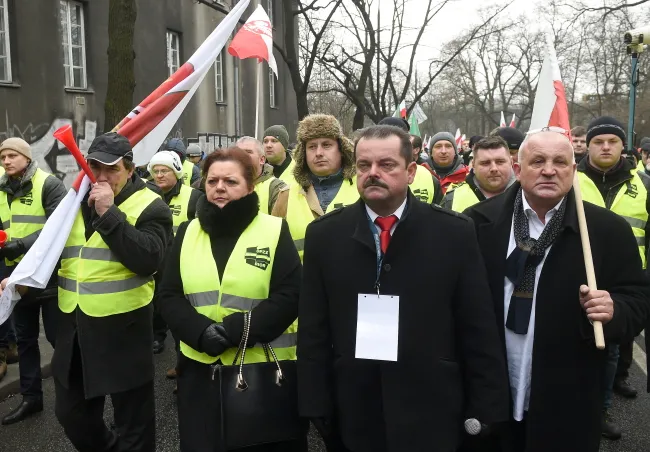 7445599-rolniczy-protest-w-warszawie.jpg