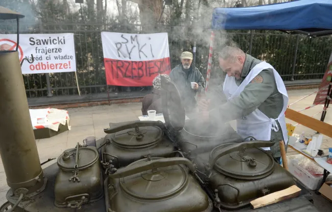 7462186-protest-rolnikow-przed-kprm.jpg