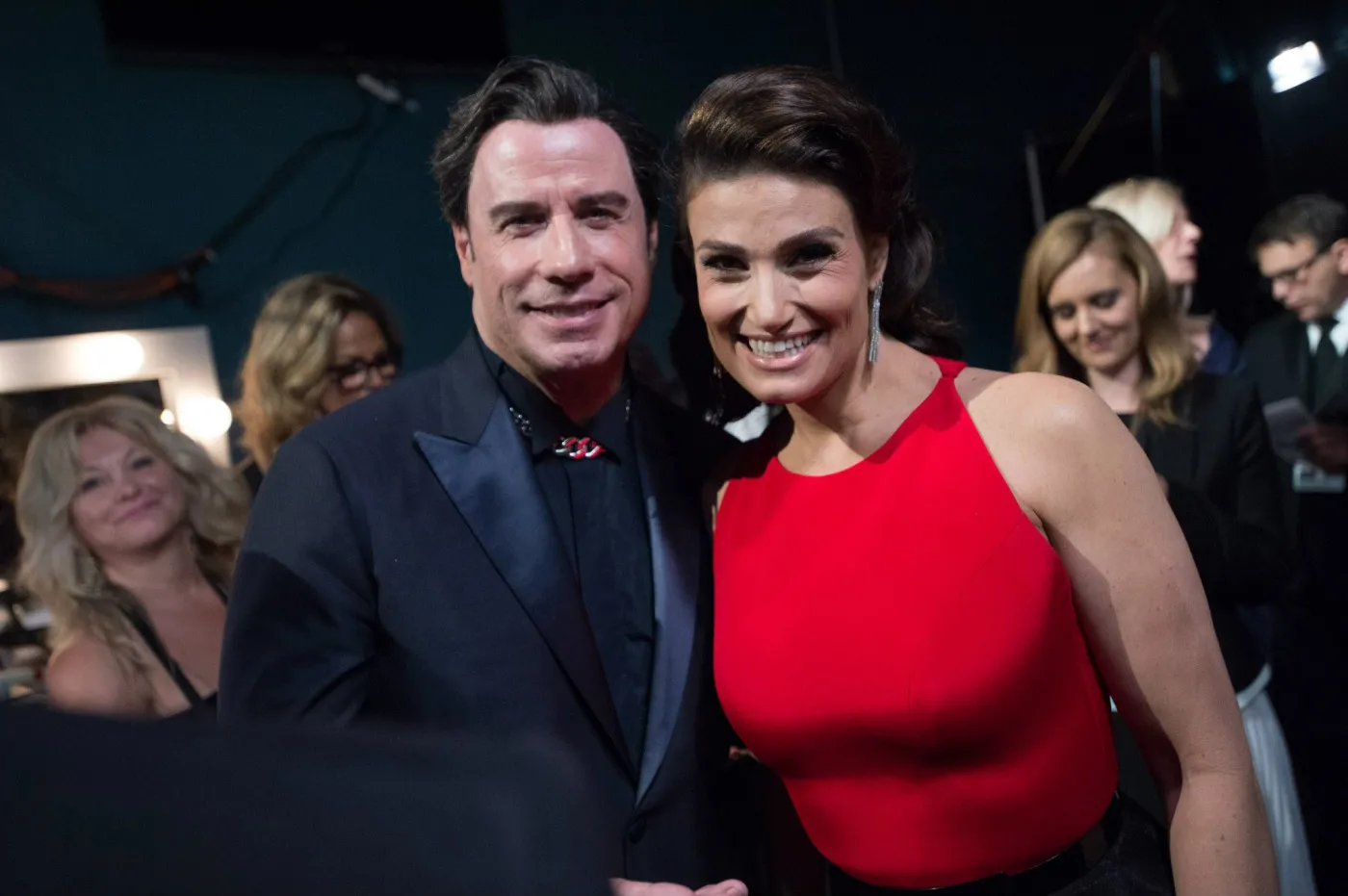 7464744-john-travolta-i-idina-menzel.jpg