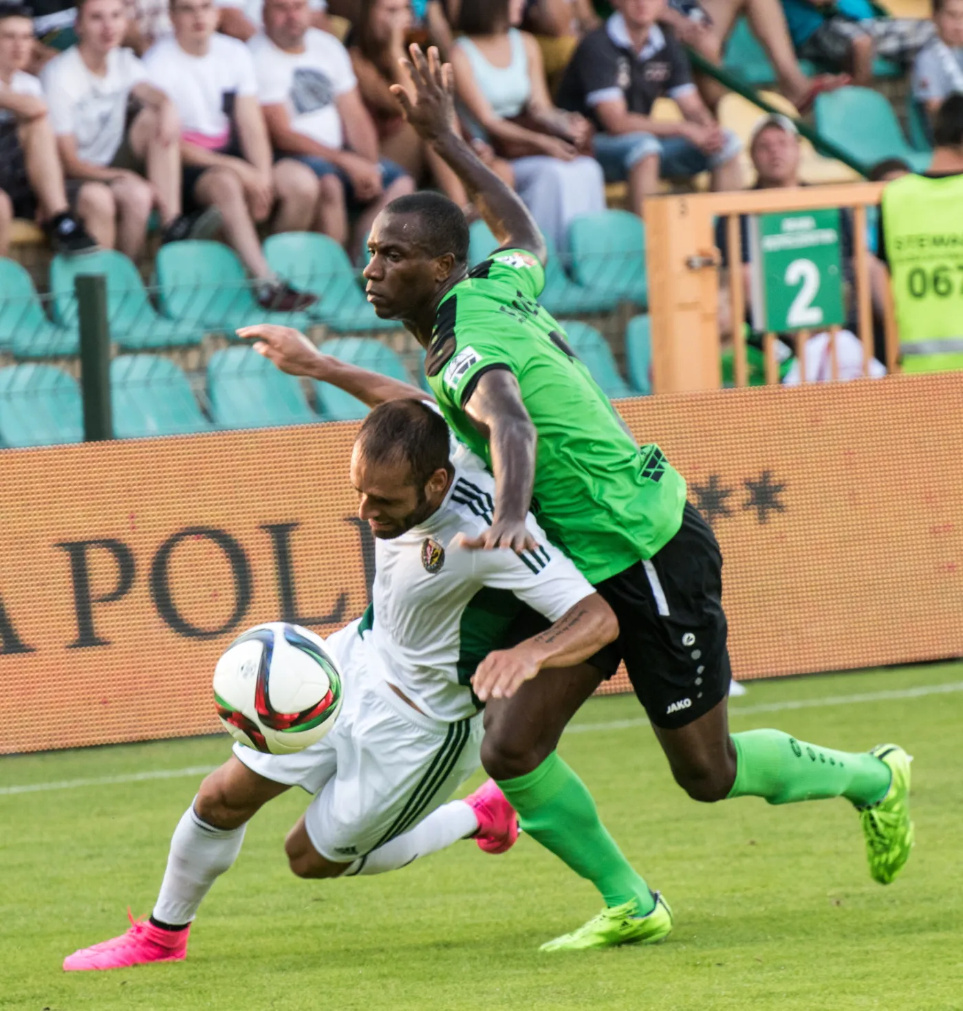 Tomasz Jabłoński (SAKO Gdańsk) wywalczył srebrny medal w kat. 75 kg podczas rozgrywanych w Samokowie (Bułgaria) mistrzostw Europy w boksie. Reprezentant Polski w finale przegrał z Rosjaninem Piotrem Chamukowem 0:3 (27:30, 27:30, 27:30).