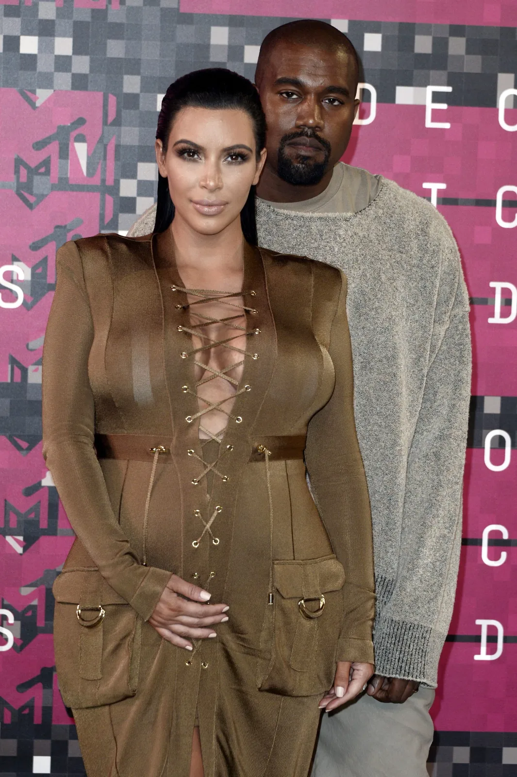 8151157-kayne-west-i-kim-kardashian.jpg
