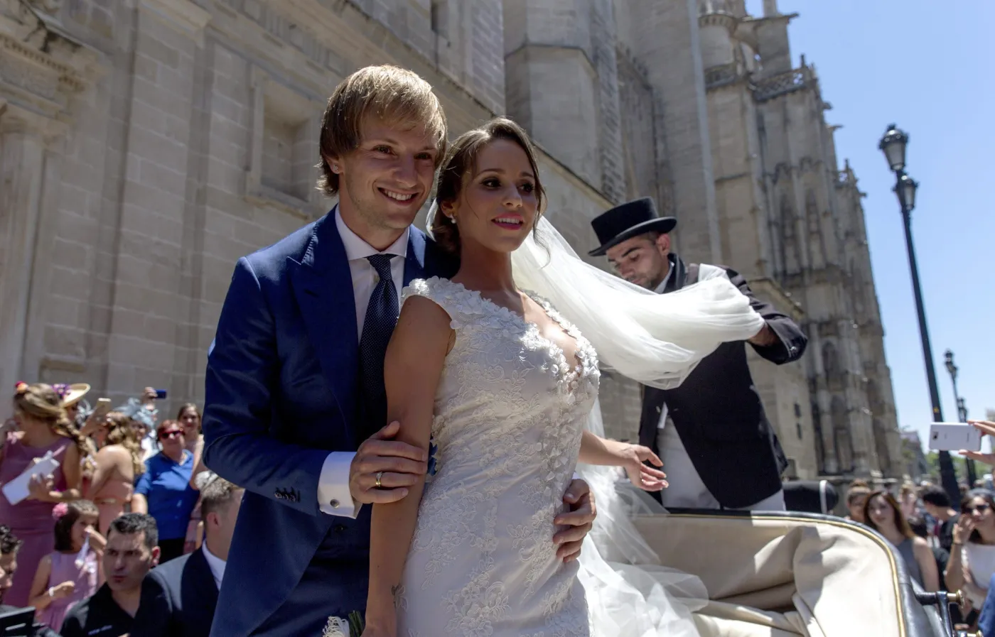 7900294-ivan-rakitic-i-raquel-mauri.jpg