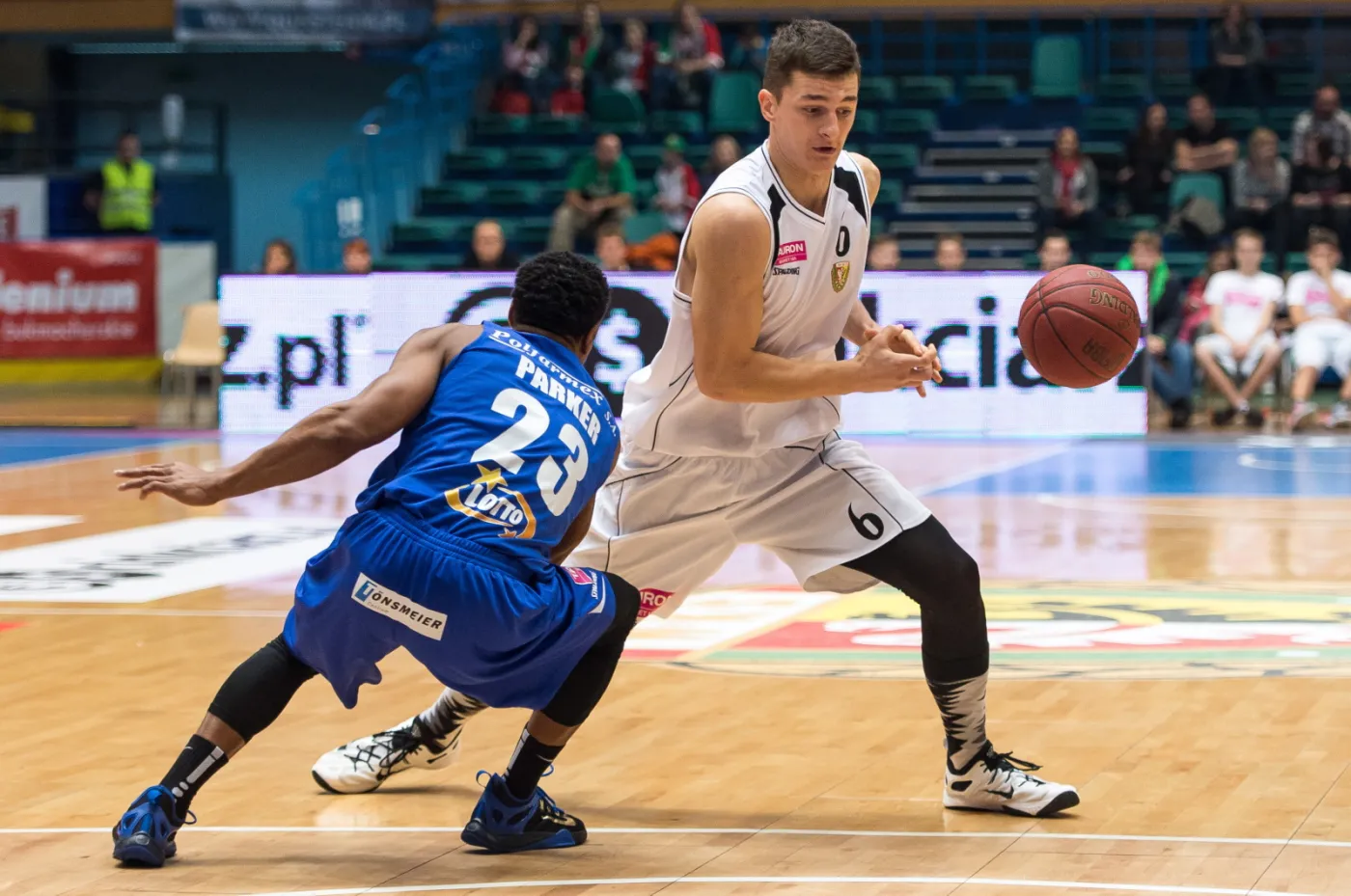 Tauron Basket Liga: Wyjazdowe zwycięstwa Rosy i Polskiego Cukru