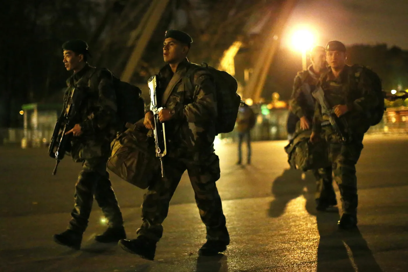 Żołnierze na ulicach Paryża