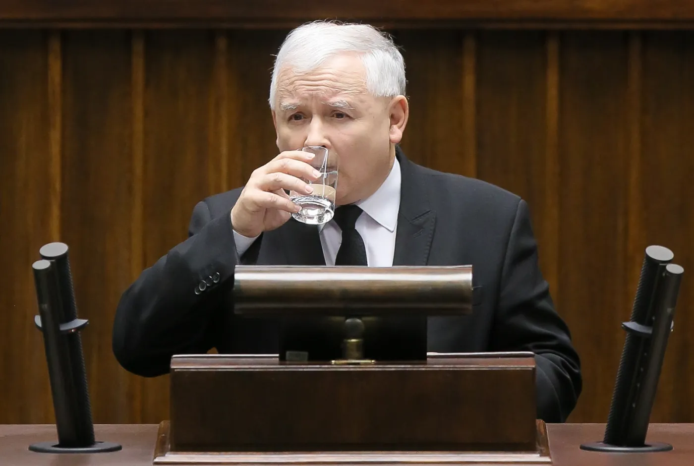 Prezes PiS Jarosław Kaczyński przemawia podczas debaty nad expose