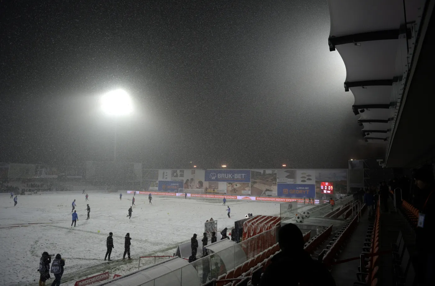 8480366-zasniezony-stadion-termaliki.jpg