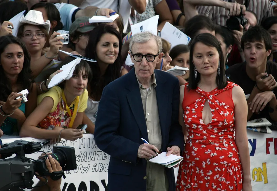 8488237-soon-yi-previn-i-woody-allen.jpg
