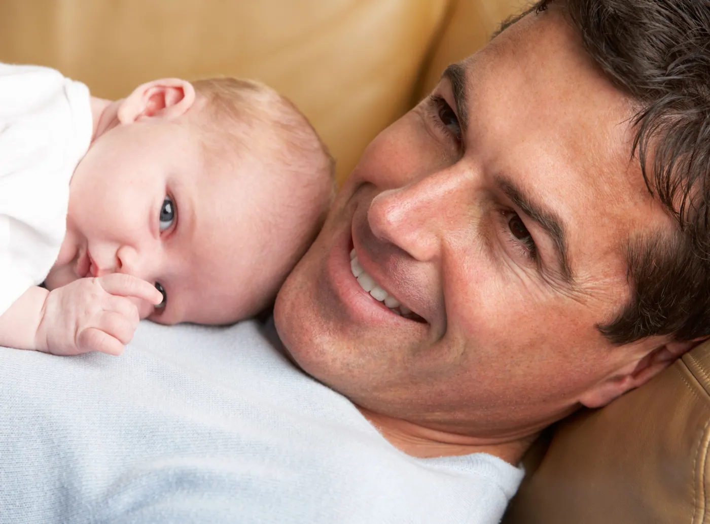 tata ojciec niemowlę dziecko