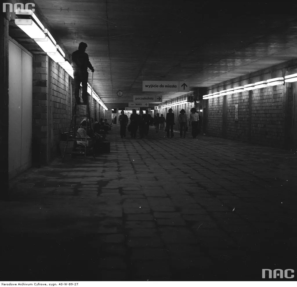 Stary, ale wciąż jary... Dworzec Centralny w Warszawie ma 40 lat [ARCHIWALNE ZDJĘCIA]