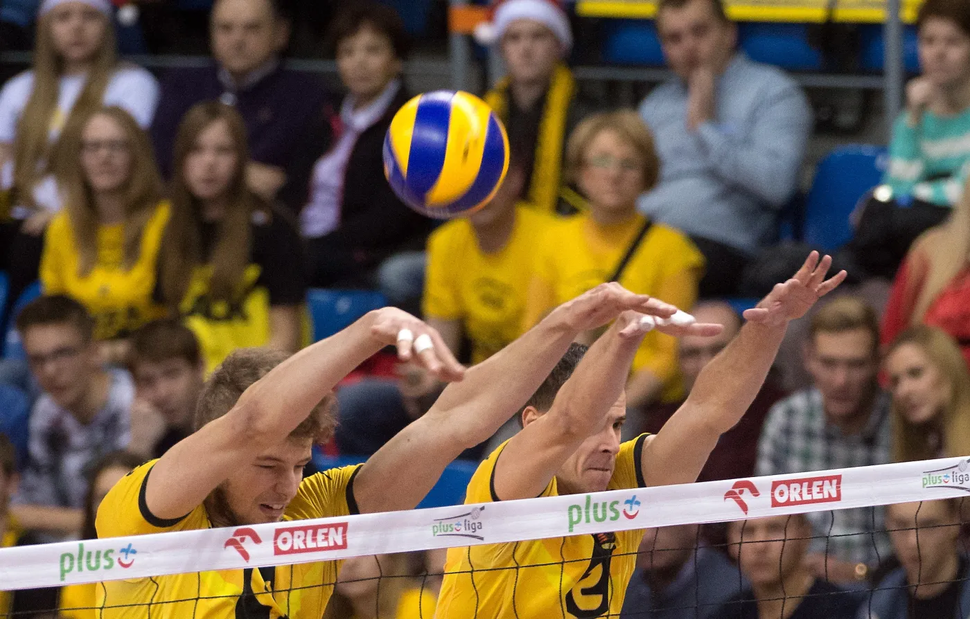 Siatkarze PGE Skry Bełchatów Mariusz Marcyniak (L) i Mariusz Wlazły (P)