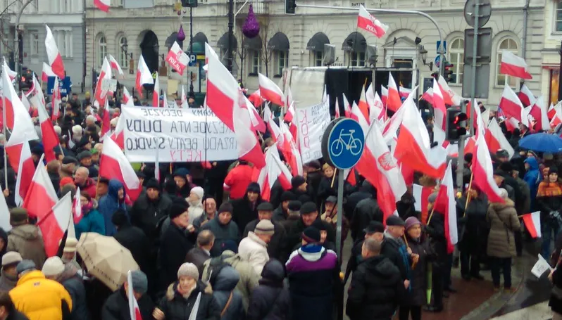 Kaczyński na marszu PiS: Oni nie chcą dopuścić, żebyśmy rozpędzili bandę kolesiów! RELACJA NA ŻYWO