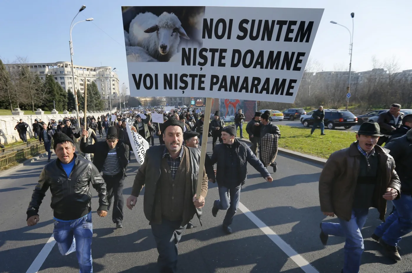 8546512-rumunscy-pasterze-protestuja.jpg