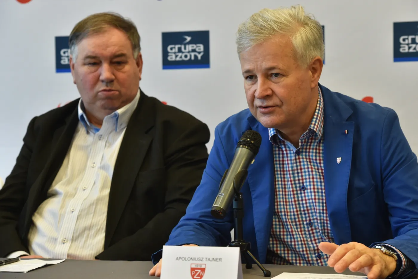  Szef Komitetu Organizacyjnego FIS Pucharu Świata w skokach narciarskich Wisła 2016 Andrzej Wąsowicz (L) i prezes Polskiego Związku Narciarskiego Apoloniusz Tajner (P) podczas konferencji prasowej dotyczącej zawodów Pucharu Świata w skokach narciarskich w Wiśle i Zakopanem