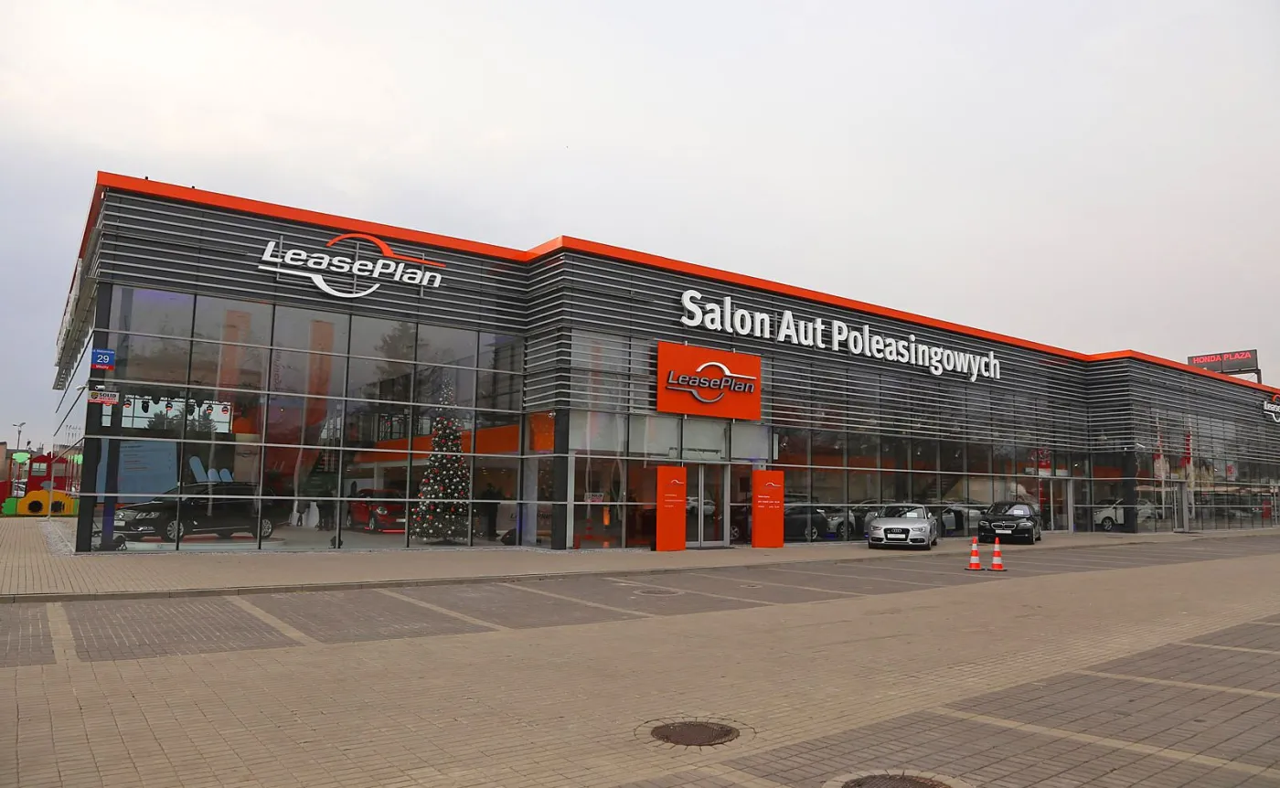 8580902-salon-leaseplan-w-warszawie.jpg