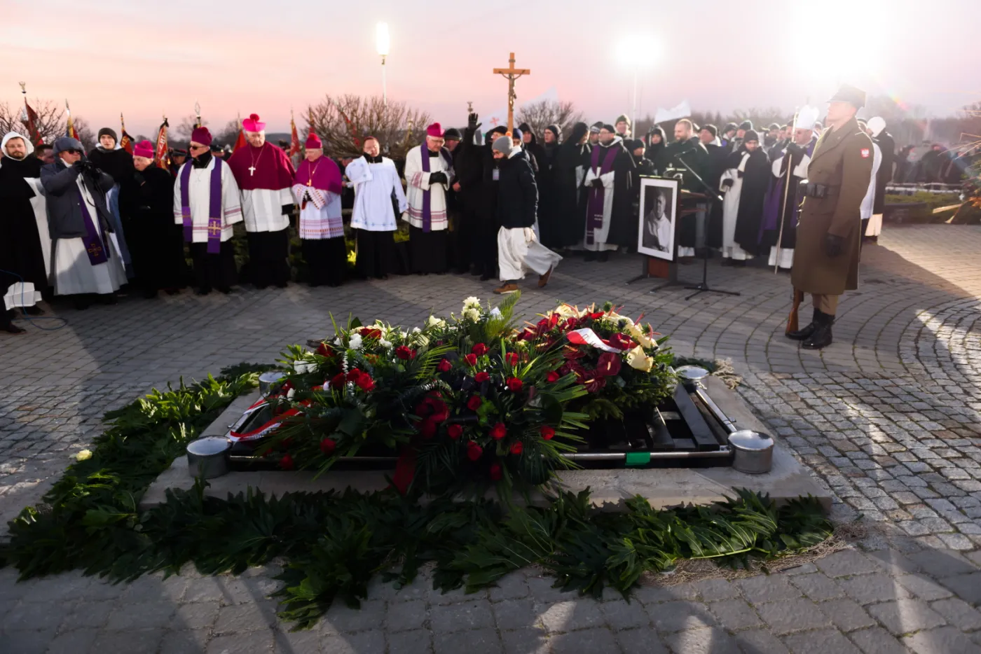 8588596-ceremonia-pogrzebowa-zmarlego.jpg