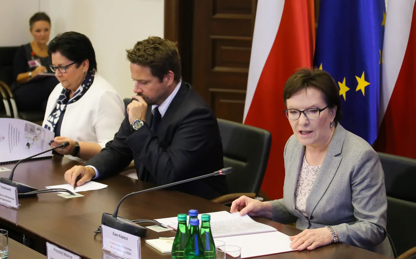 Posiedzenie Rządowego Zespołu Zarządzania Kryzysowego w sprawie imigrantów. Na zdjęciu m.in. Ewa Kopacz i Teresa Piotrowska