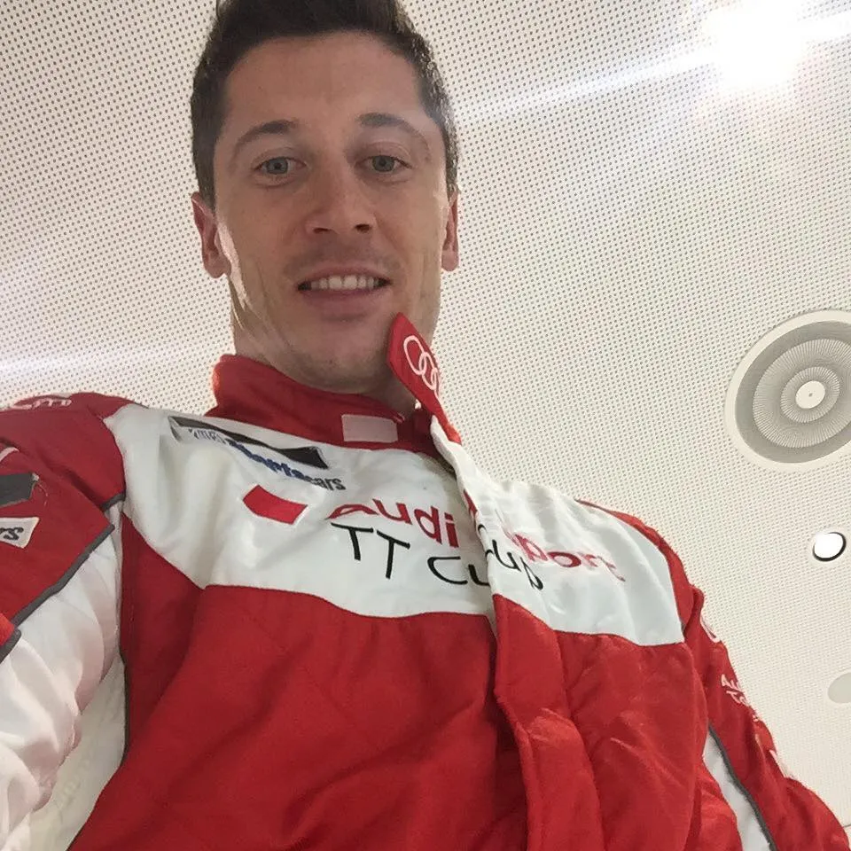 Robert Lewandowski - zdjecie z oficjalnego profilu piłkarza na Facebooku