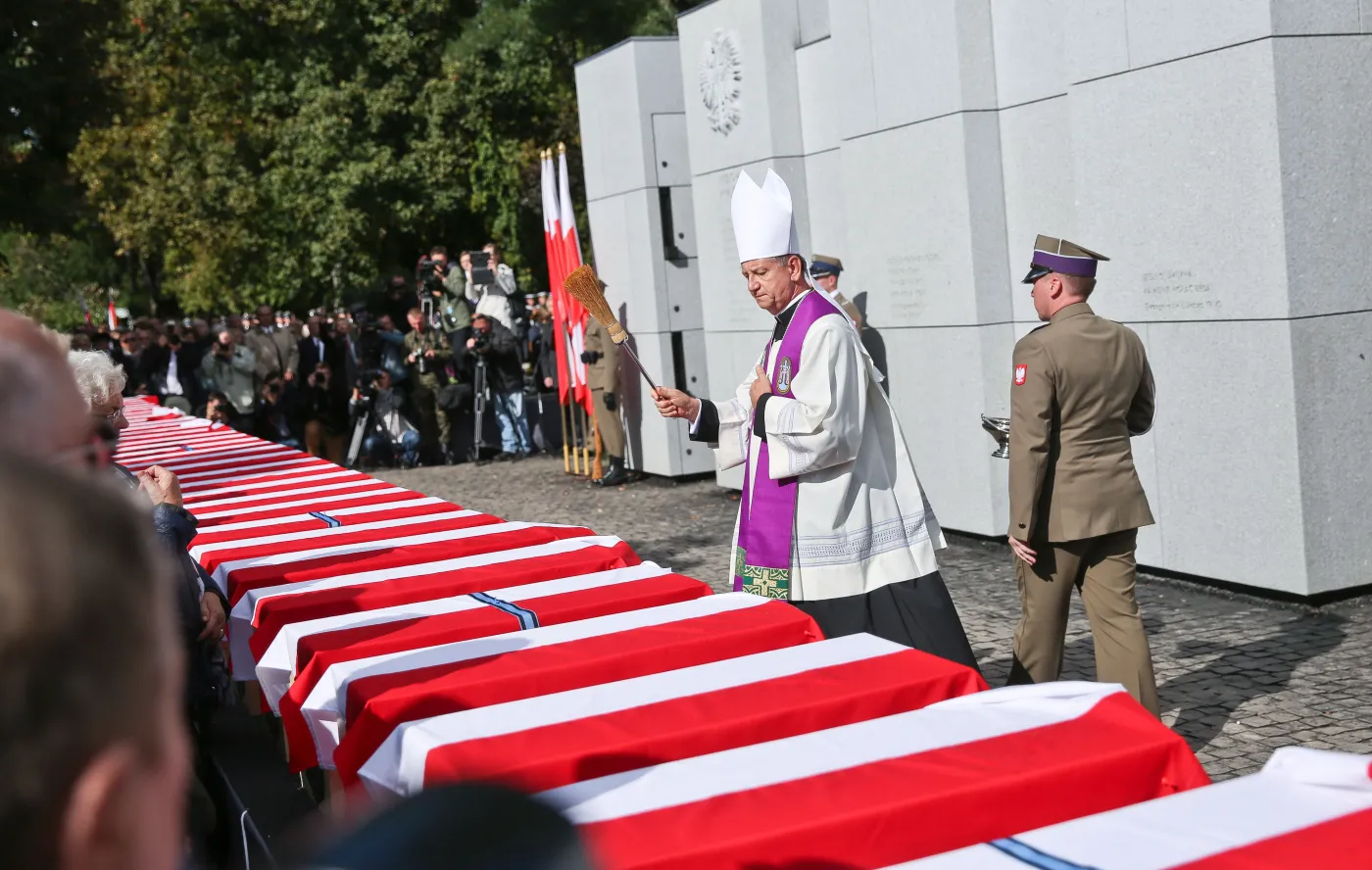 8256934-pogrzeb-zolnierzy-wykletych.jpg