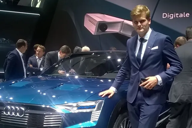 Auto stworzone przez Polaka zachwyciło we Frankfurcie. Przejedzie 500 km bez ładowania