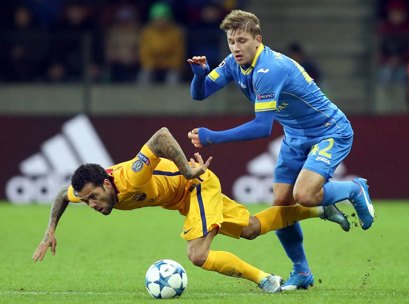 Maksim Volodko i Dani Alves