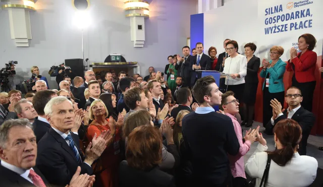 Partyjne życie po wyborach: PiS układa rząd, w Platformie zaczyna się walka o przywództwo