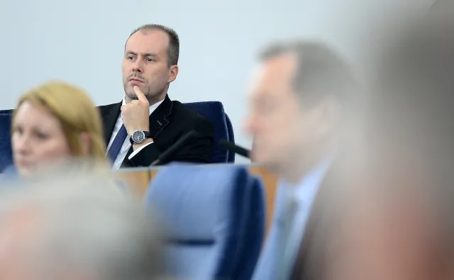 O kilka słów za dużo? Wiceminister finansów podpadł, premier Szydło go odwołała