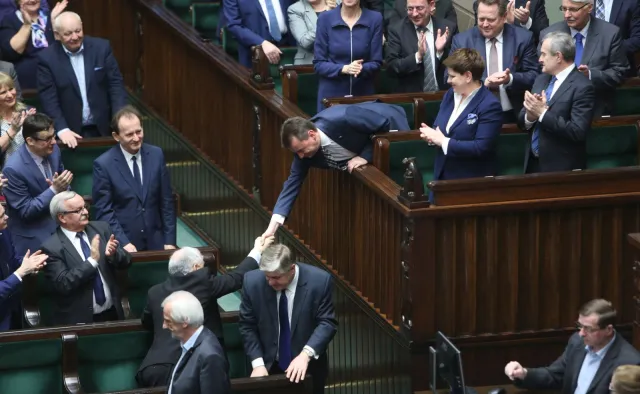 Sejm odrzucił wniosek o wotum nieufności wobec szefa MSWiA. Szydło: Ma moje pełne zaufanie