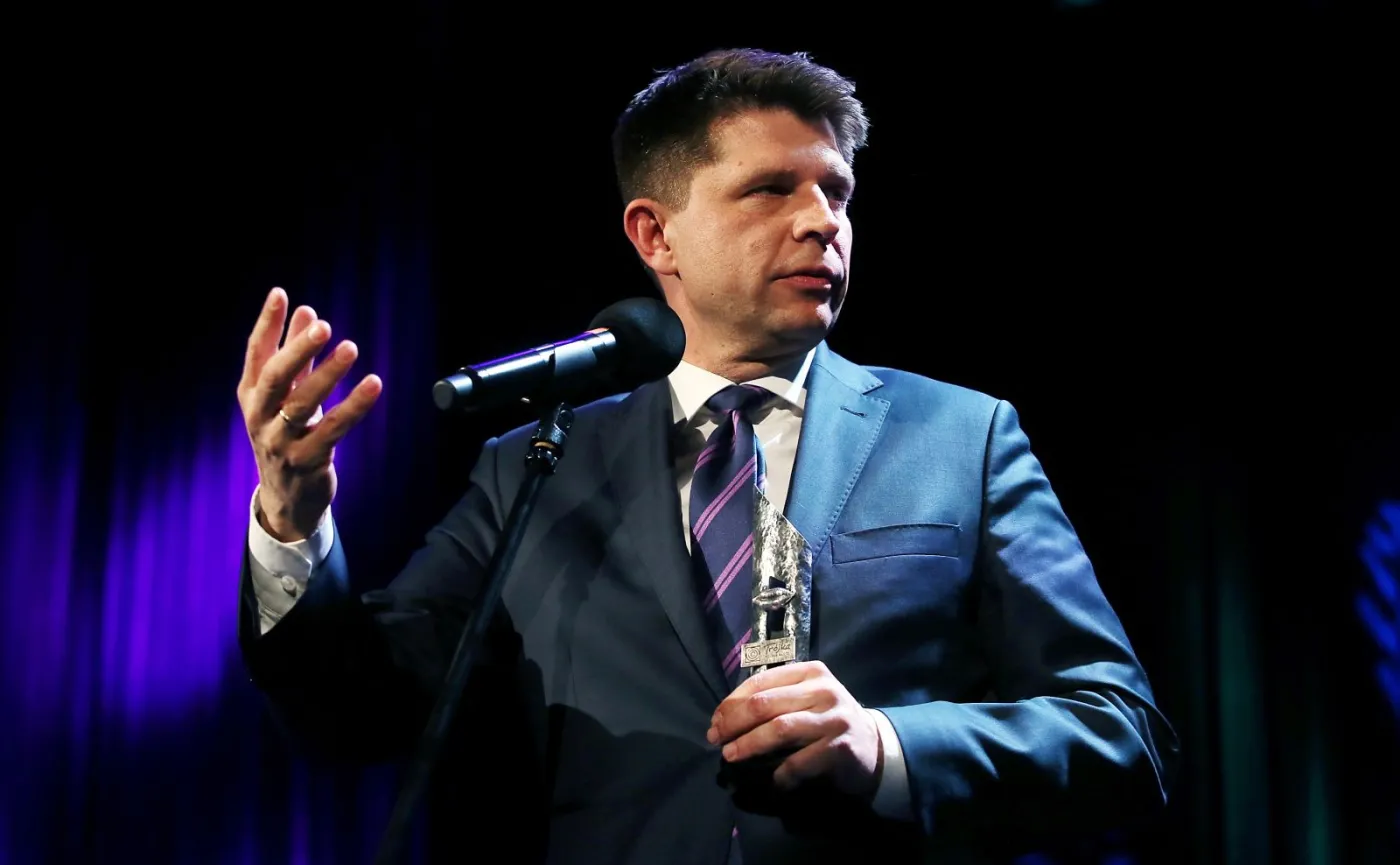 "Niech pani weźmie przykład z pana prezesa Kaczyńskiego". Ryszard Petru zdobywcą "Srebrnych Ust 2015"