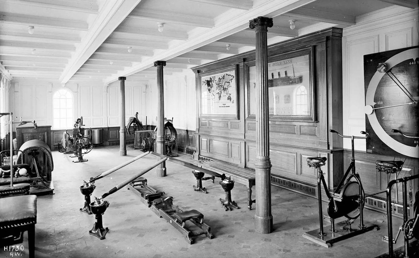 8914130-sala-do-cwiczen-na-titanicu.jpg