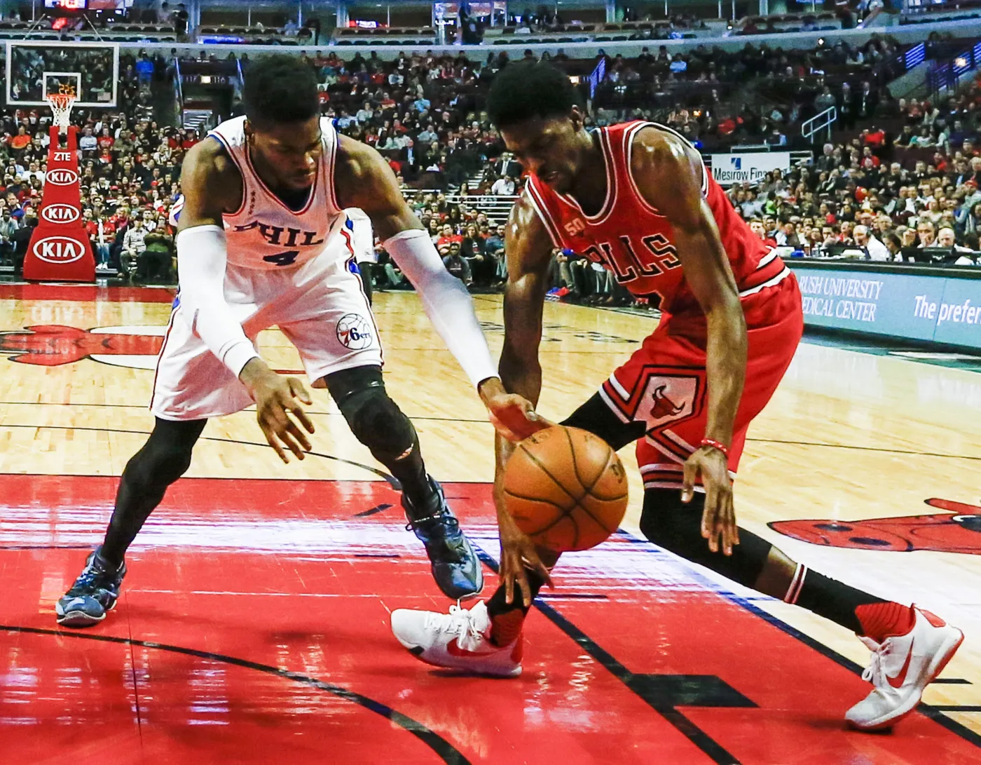 Nerlens Noel i Justin Holiday